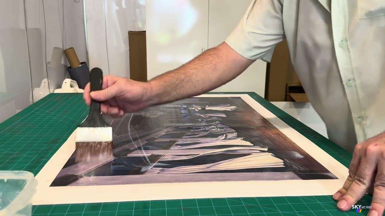 How to varnish a print on canvas, simply